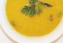 Sanddorn-Kürbissuppe mit Sanddornsaft verfeinert