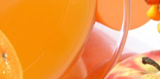 Wärmt und schmeckt gut: Heißer Sanddorn-Orangen-Apfelsaft Heißer Sanddorn-Orangen-Apfelsaft