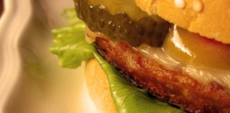 Wraps, Hot Dogs und Burger mit Sanddorn-Chuntney Rezepte für Wraps, Hotdogs und Burger mit Sanddorn-Chutney